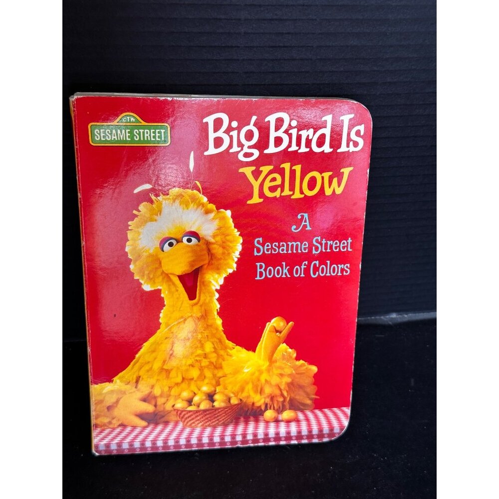 Big Bird is Yellow Vtg Sesame Street board book. VERY RARE BOOK‎